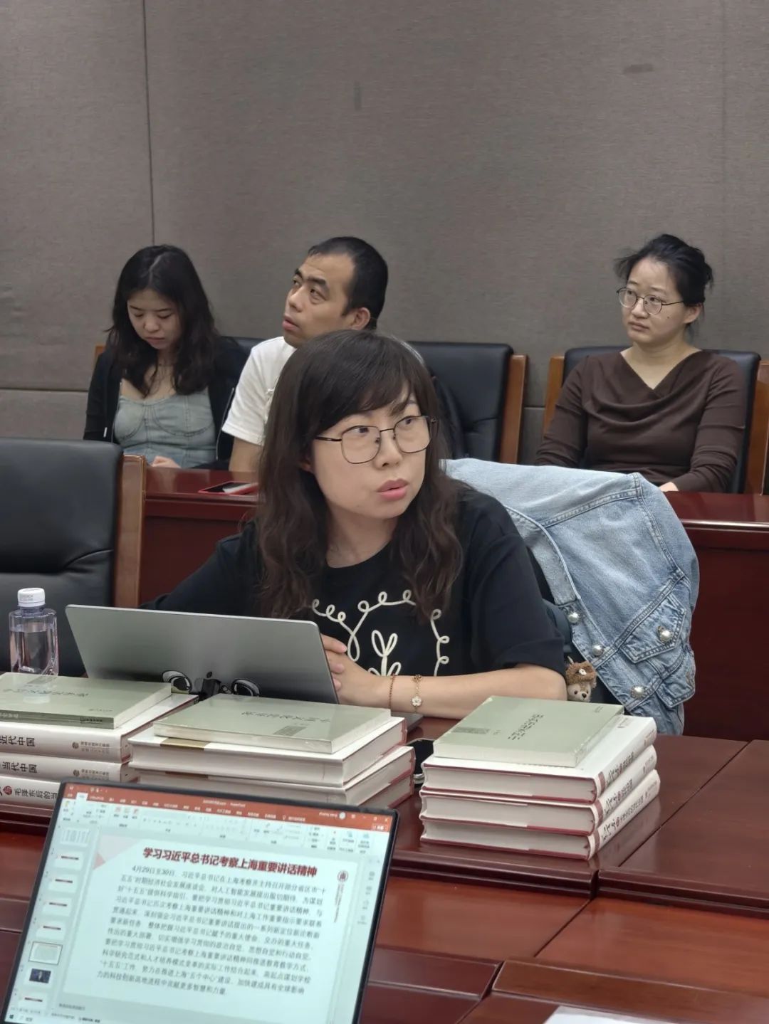 图：石文卓讲述党课.jpg